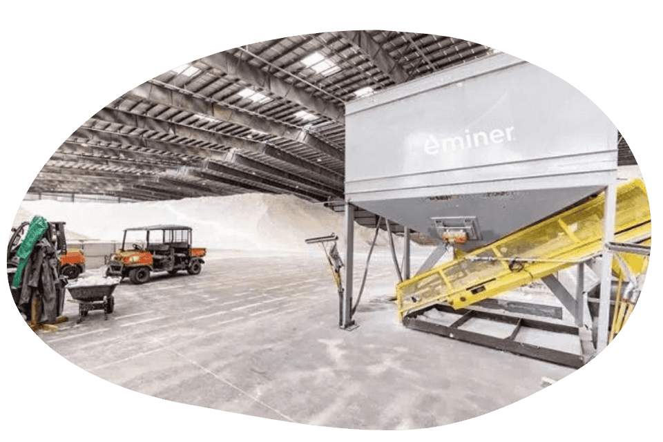 Arelite se présente comme une solution innovante pour ceux qui cherchent un revêtement de piscine qui combine durabilité et esthétique supérieure. Le seul revêtement 100 % minéral, il se distingue par sa résistance exceptionnelle aux effets du temps et de l'utilisation continue, grâce à sa formulation avancée avec la technologie eminer.